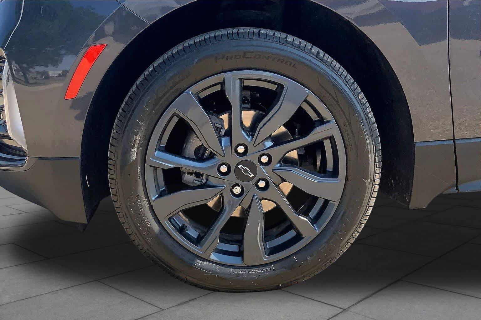 Used 2022 Chevrolet Equinox RS w/ RS Leather Package FWD image 11