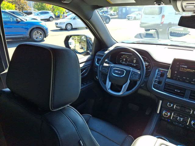 Used 2024 GMC Yukon XL SLT w/ SLT Luxury Package AWD/4WD image 15