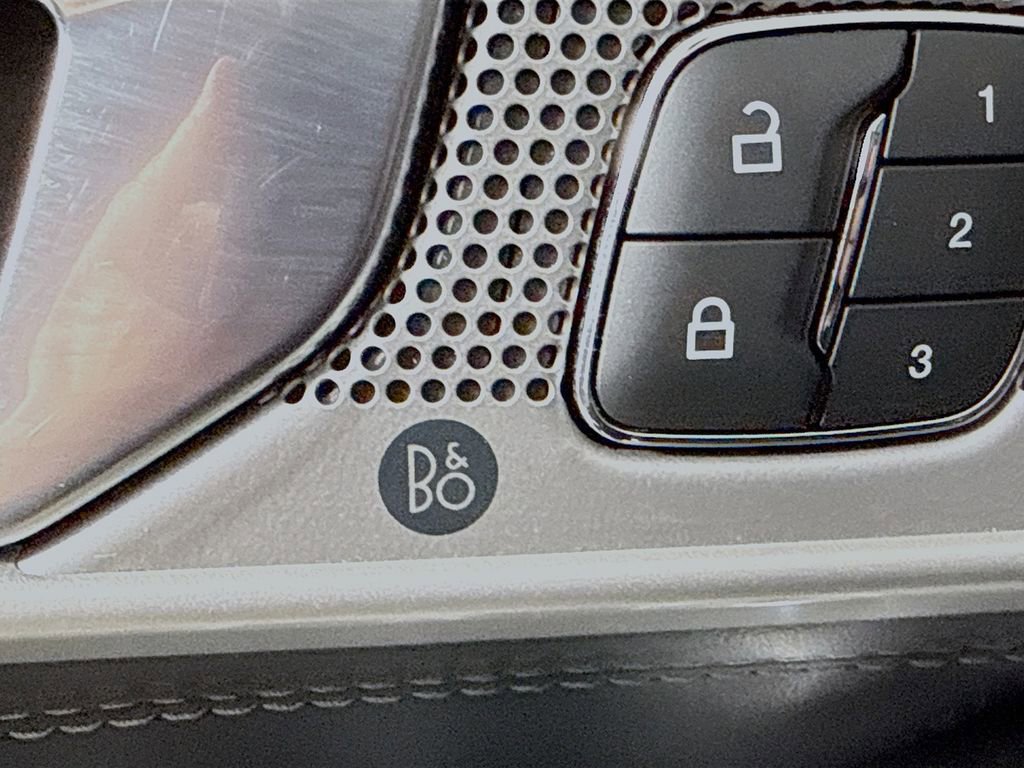 Certified 2022 Ford Explorer Limited w/ Equipment Group 301A image 19