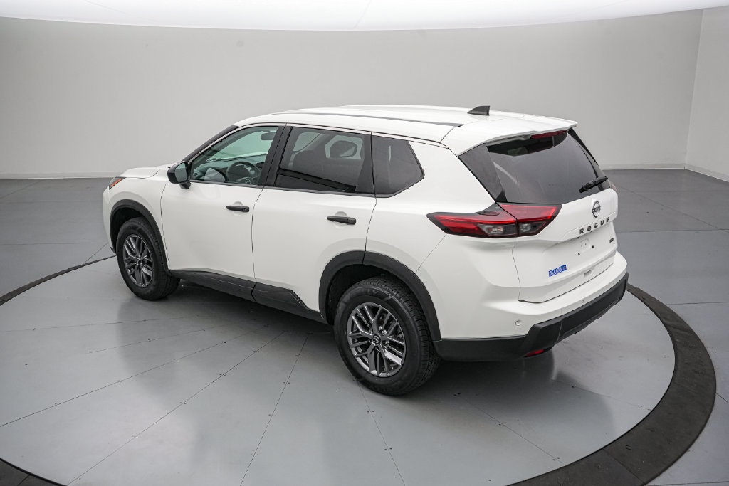 Used 2025 Nissan Rogue S AWD/4WD image 6