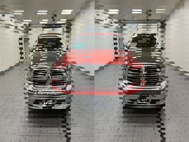 Used 2017 RAM 1500 Classic SLT w/ SLT Plus D￩cor Group image 2