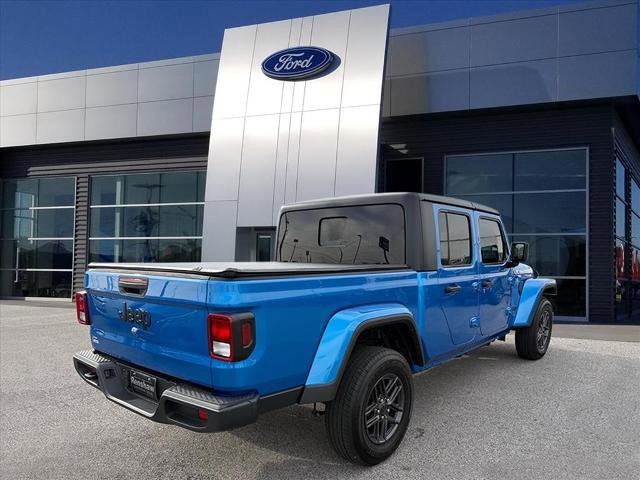 Used 2024 Jeep Gladiator Sport image 3