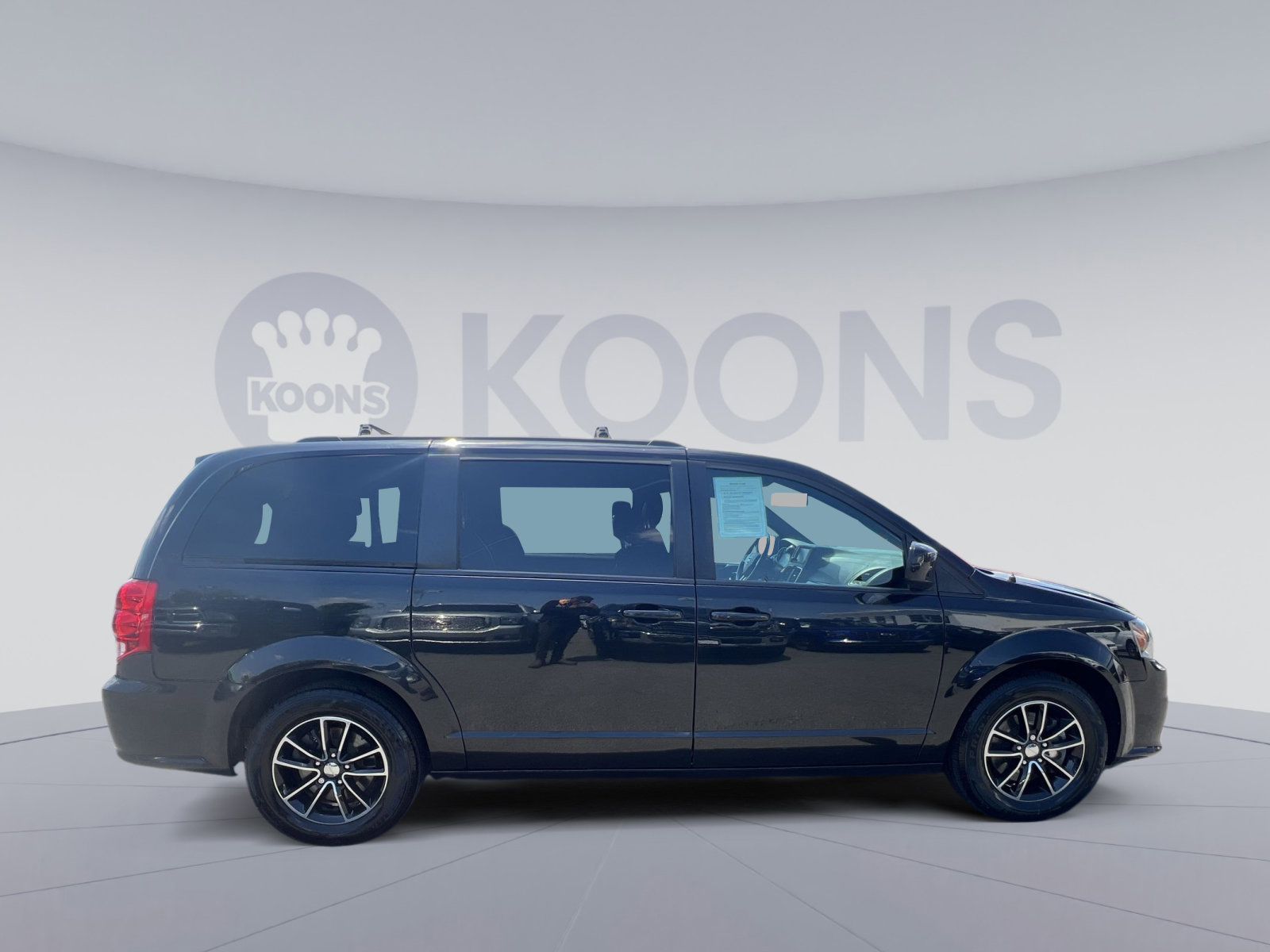 Used 2019 Dodge Grand Caravan SE FWD image 17