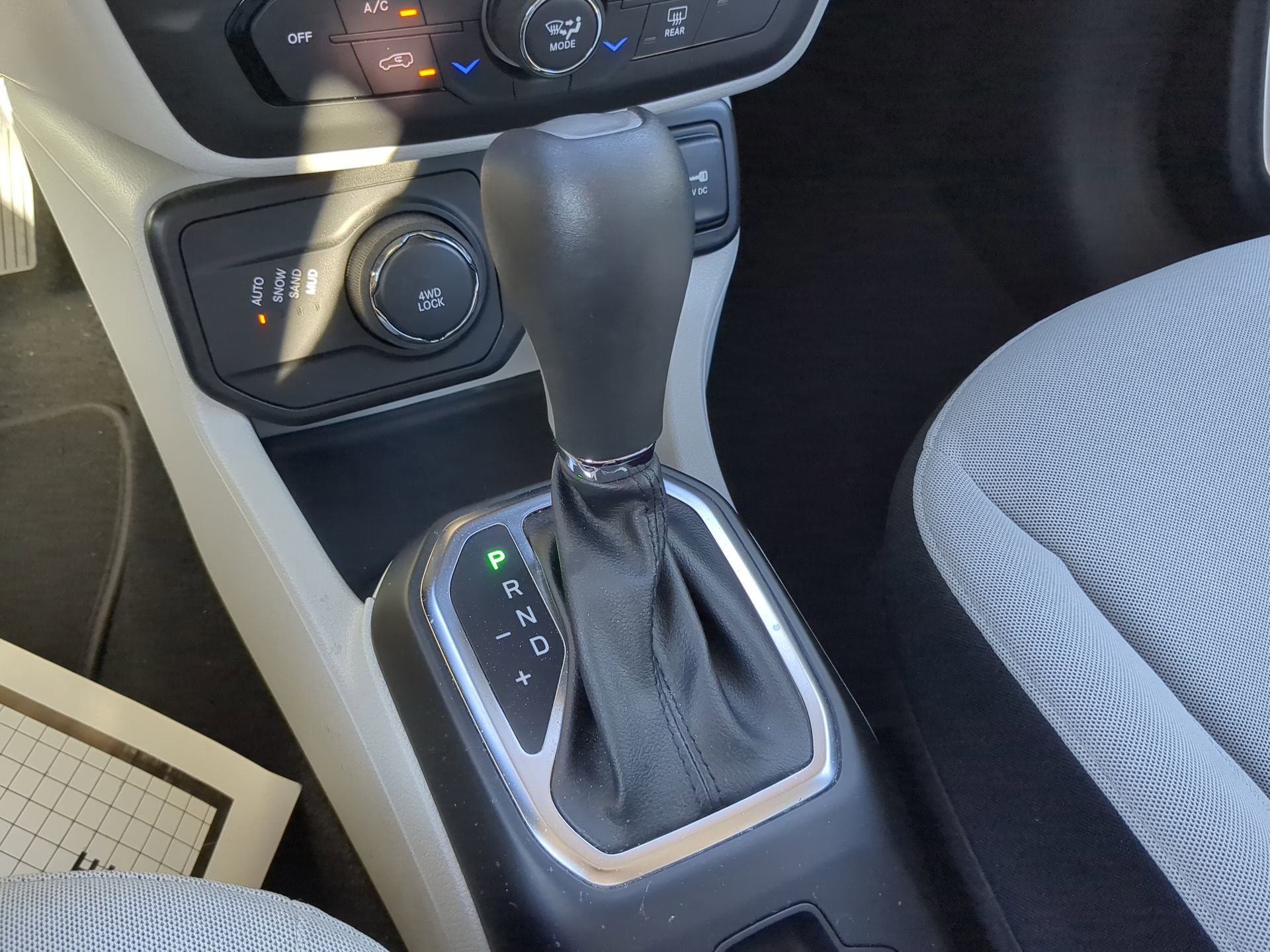 Used 2018 Jeep Renegade Latitude image 53