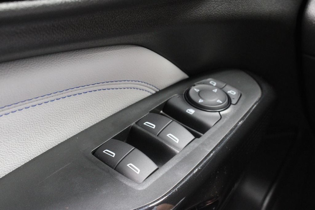 Used 2025 Chevrolet Trax LT FWD image 25