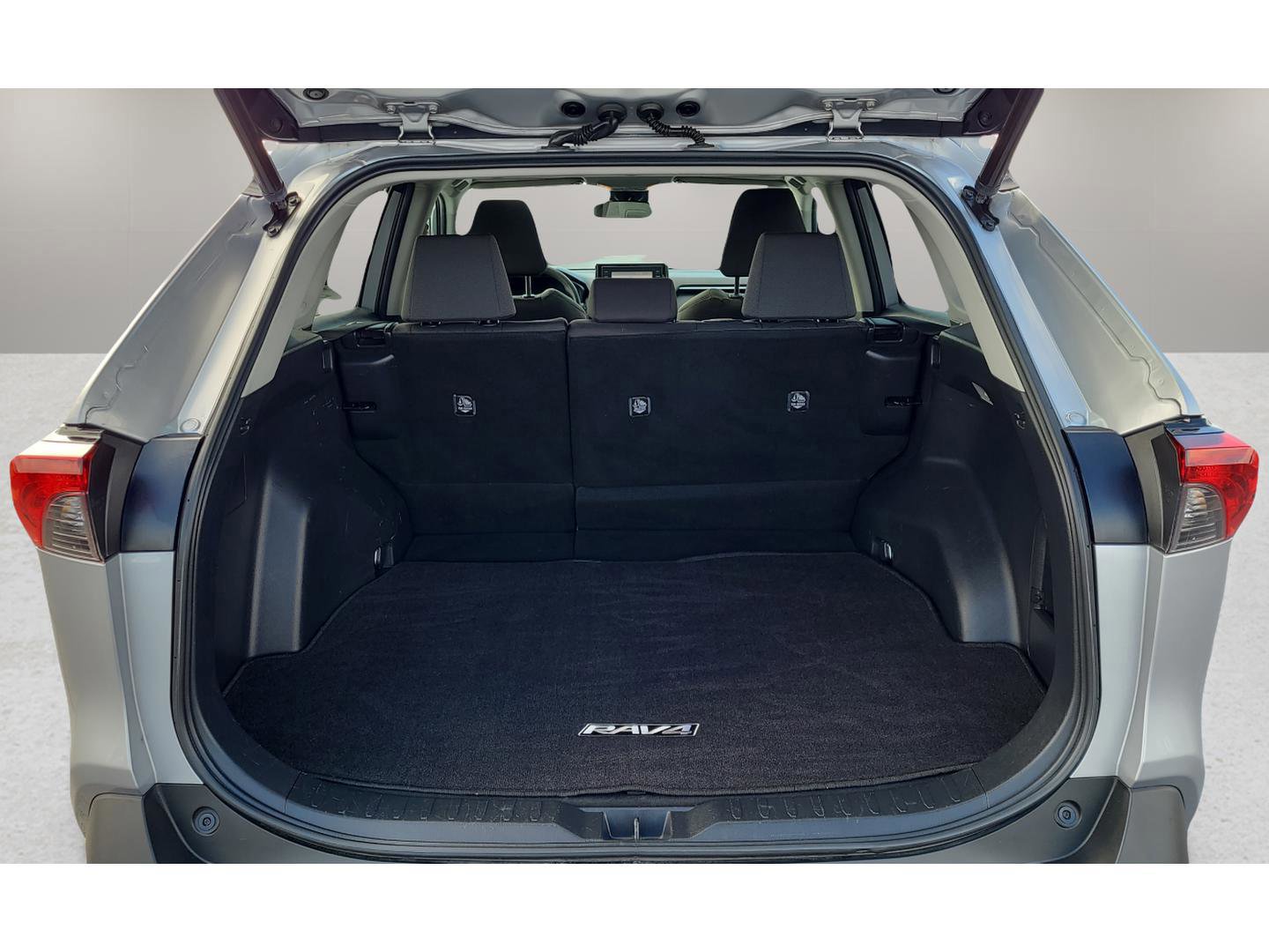 Used 2021 Toyota RAV4 XLE w/ Convenience Package AWD/4WD image 27