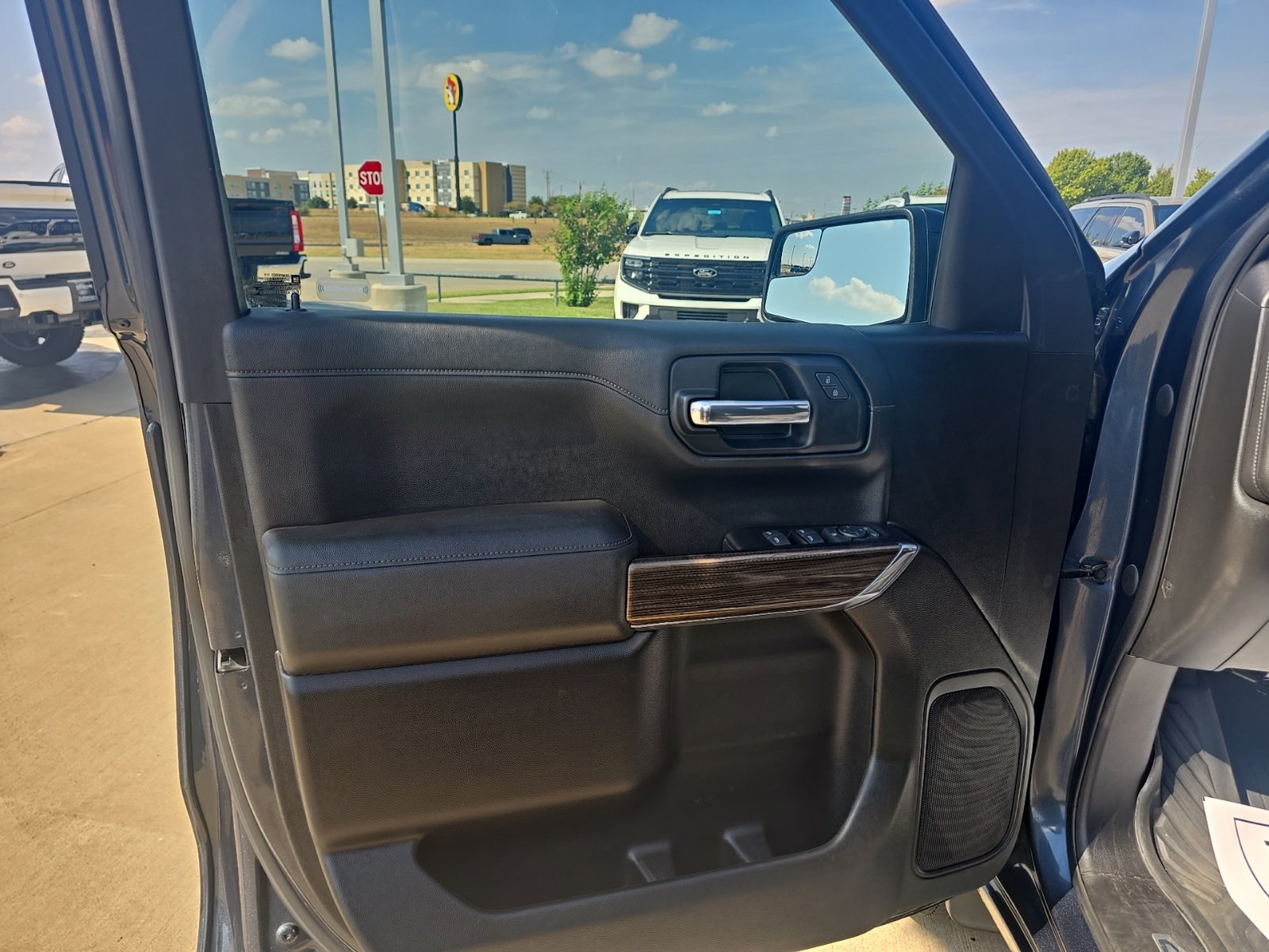 Used 2022 Chevrolet Silverado 1500 LT Trail Boss AWD/4WD image 16
