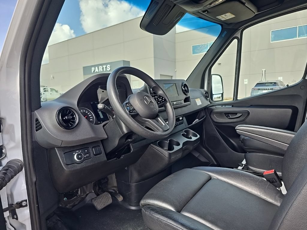 Used 2024 Mercedes-Benz Sprinter 2500 image 22