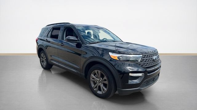 Certified 2023 Ford Explorer XLT w/ Equipment Group 202A AWD/4WD image 1