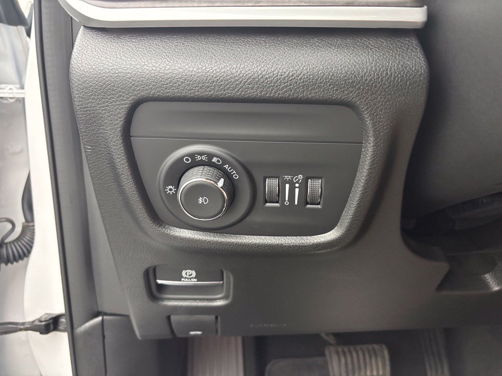 Used 2024 Jeep Grand Cherokee Limited AWD/4WD image 29