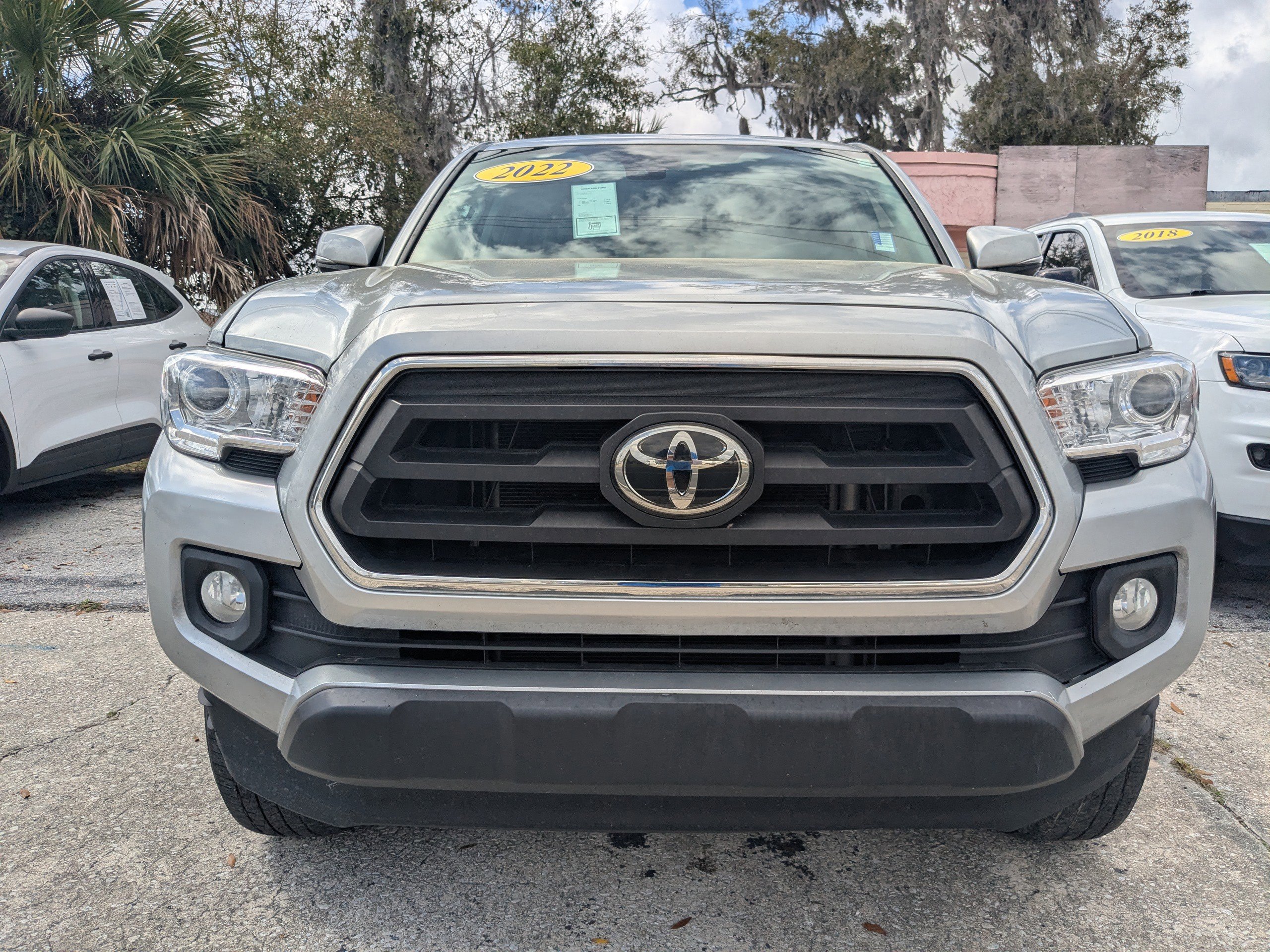 Used 2022 Toyota Tacoma SR5 w/ Technology Package image 8