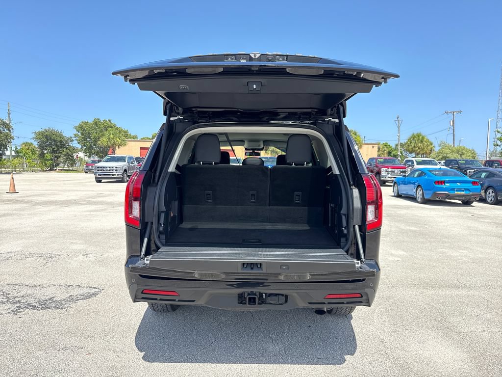 Certified 2025 Ford Expedition Active RWD image 32