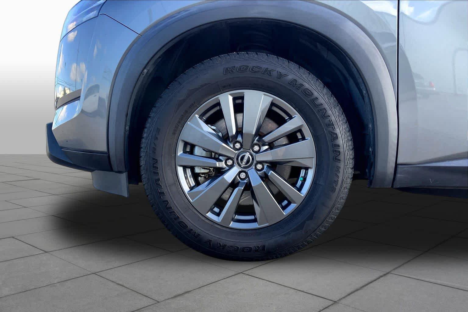 Used 2022 Nissan Pathfinder S FWD image 11