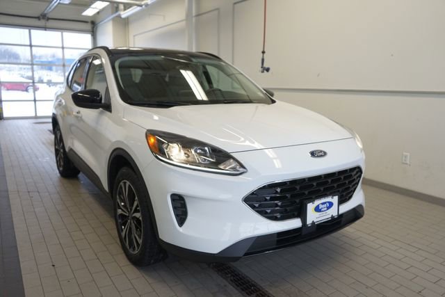 Certified 2022 Ford Escape SE w/ SE Sport Appearance Package image 16