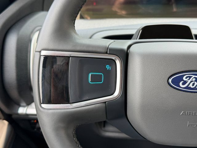 Certified 2025 Ford Expedition Active AWD/4WD image 19