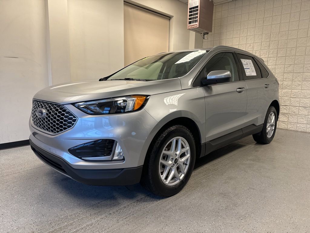 Certified 2024 Ford Edge SEL w/ Convenience Package AWD/4WD image 2