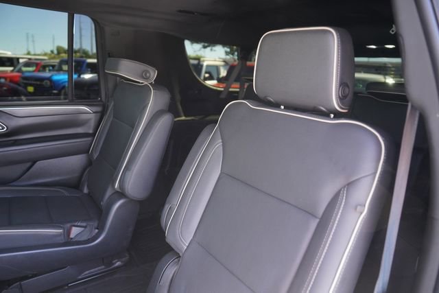 Used 2023 GMC Yukon XL SLT w/ SLT Premium Package image 14