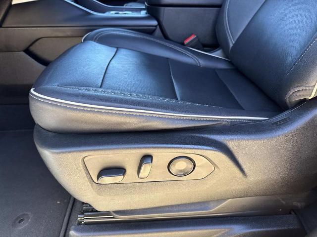 Used 2023 Chevrolet Suburban Premier image 20