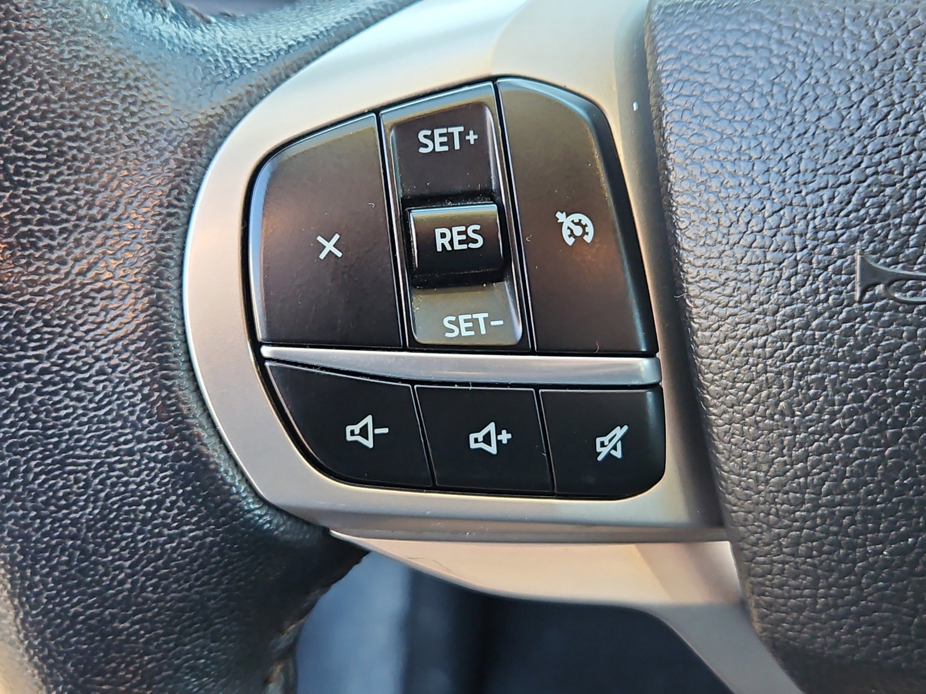 Certified 2022 Ford Explorer XLT w/ Equipment Group 202A image 24