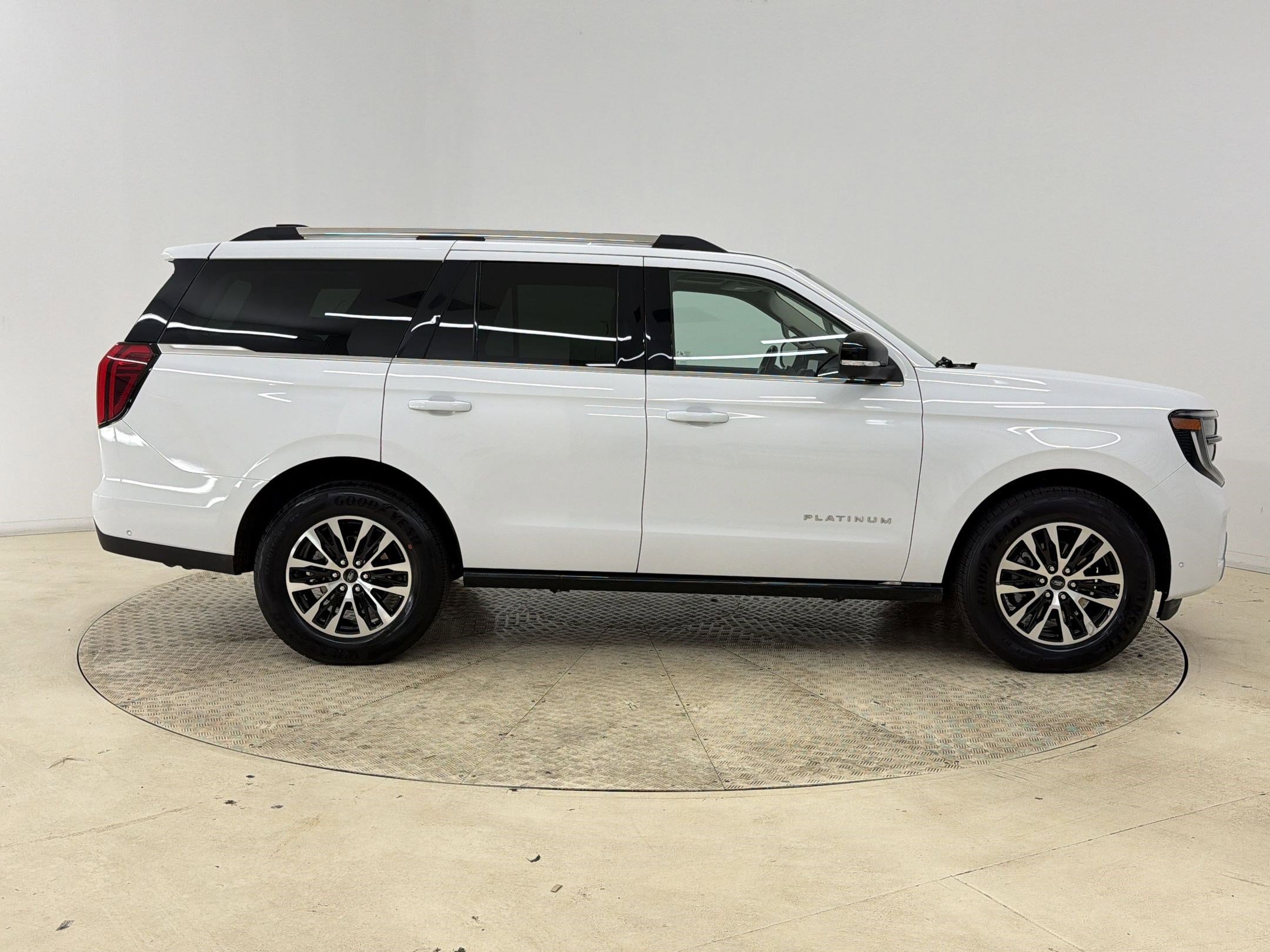 Certified 2025 Ford Expedition Platinum AWD/4WD image 8