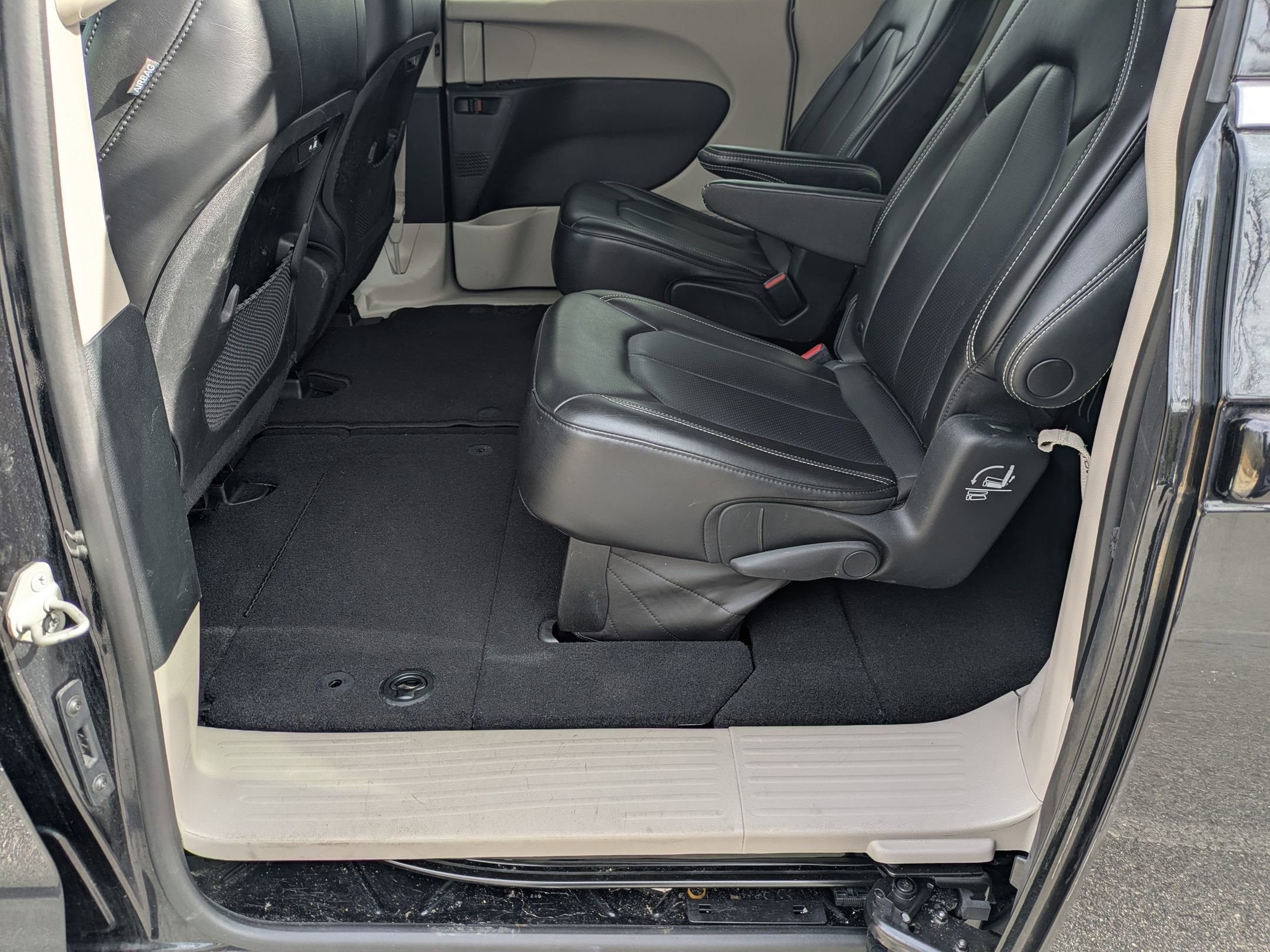 Used 2023 Chrysler Pacifica Touring-L image 24