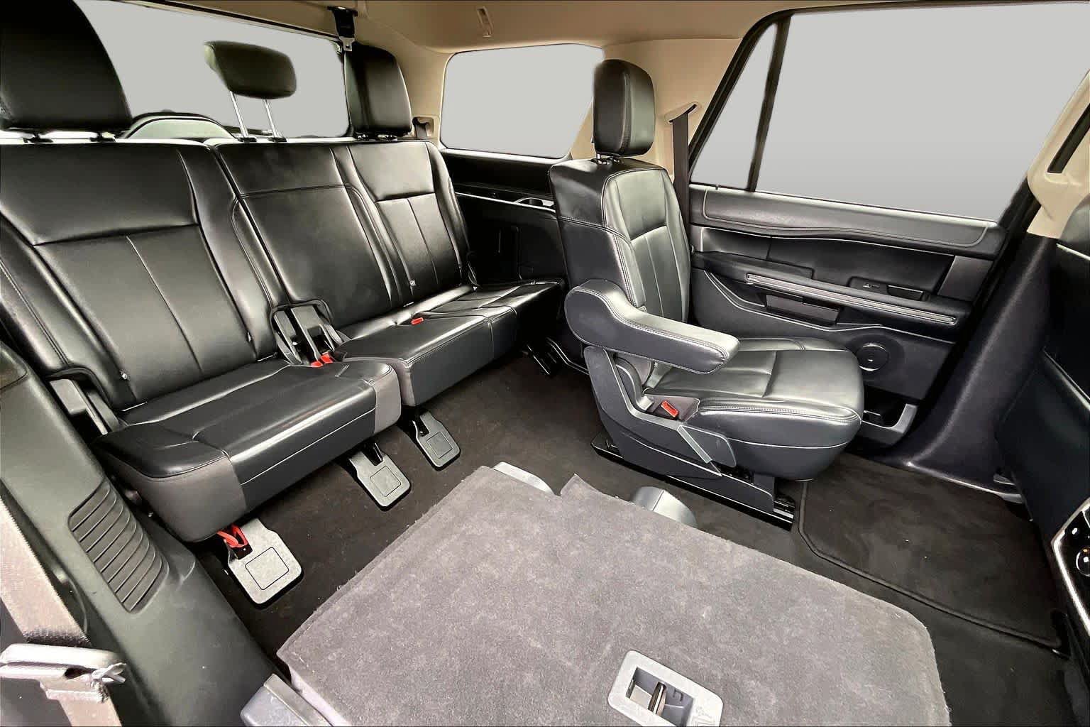 Certified 2024 Ford Expedition XLT RWD image 18