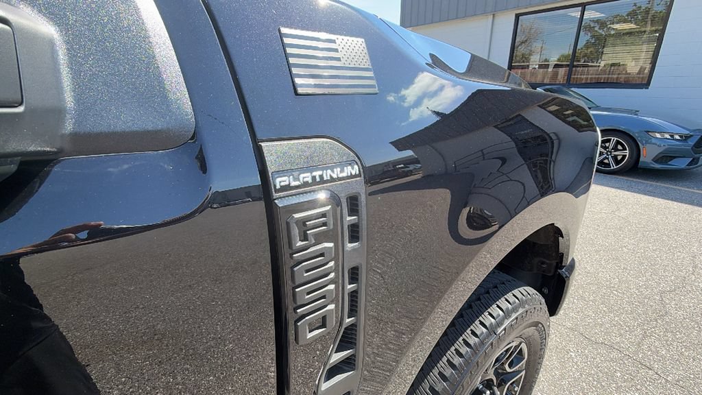 Certified 2025 Ford F250 Platinum w/ FX4 Off-Road Package AWD/4WD image 31