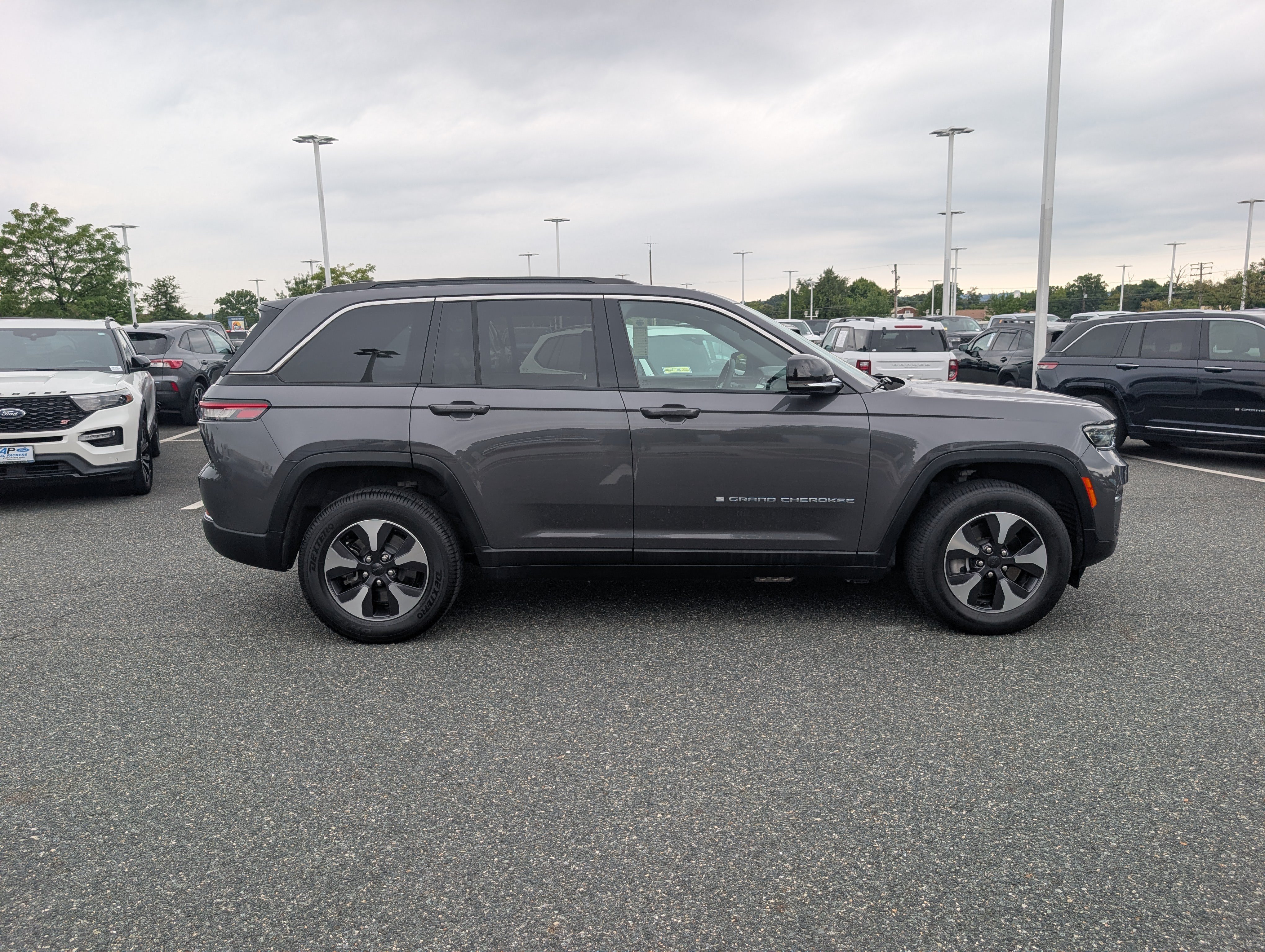 Used 2024 Jeep Grand Cherokee Limited 4xe AWD/4WD image 2
