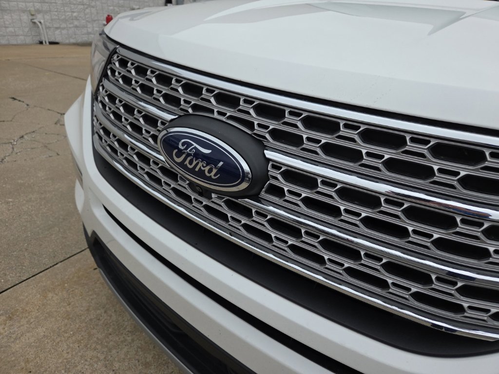 Certified 2023 Ford Explorer Limited w/ Limited Technology Package AWD/4WD image 3