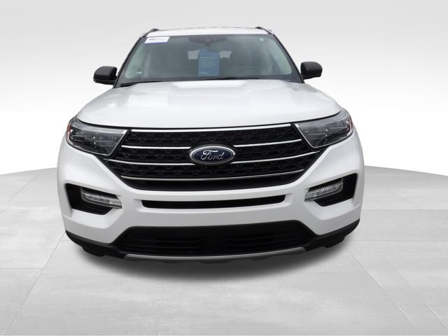 Certified 2022 Ford Explorer XLT w/ Equipment Group 202A RWD image 2