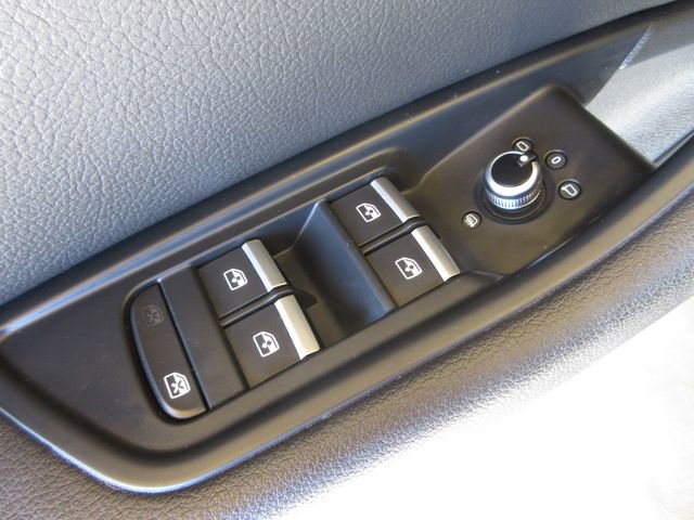 Used 2019 Audi A4 2.0T Premium image 11