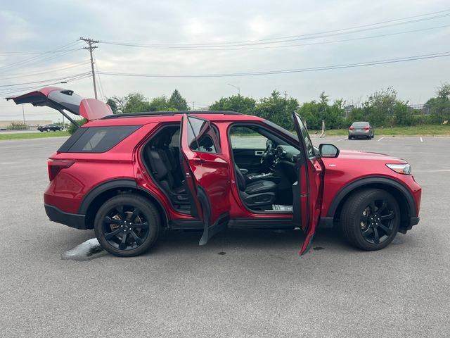 Certified 2024 Ford Explorer ST-Line w/ Class IV Trailer Tow Package AWD/4WD image 32