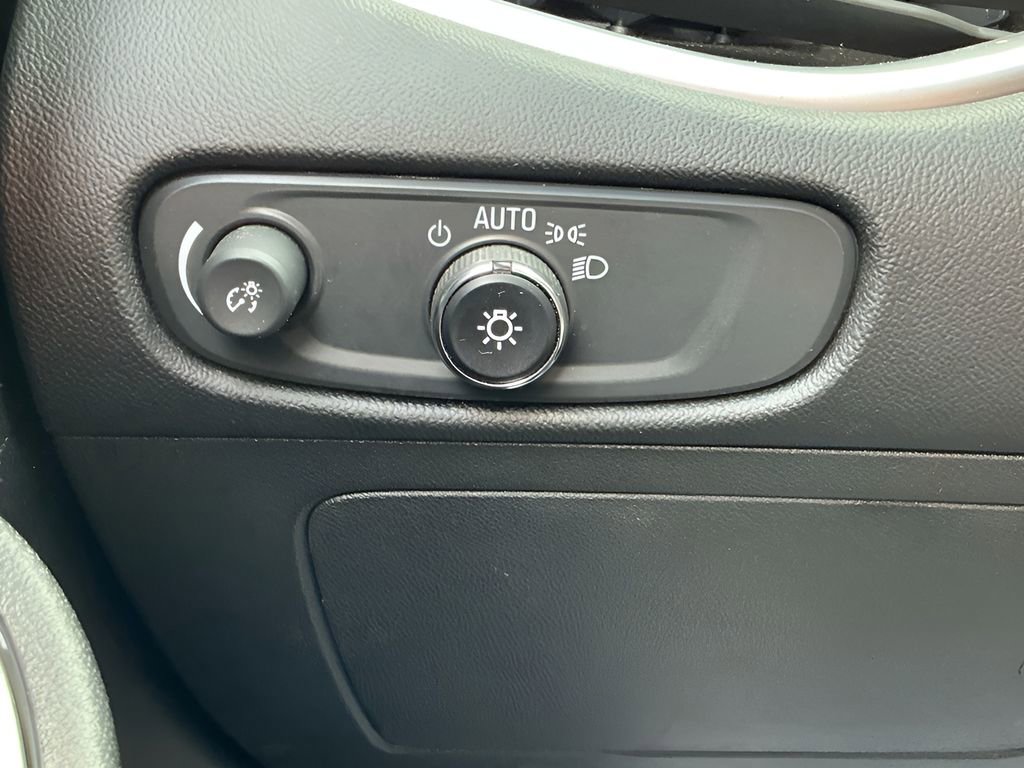 Used 2024 Chevrolet Malibu LT image 38