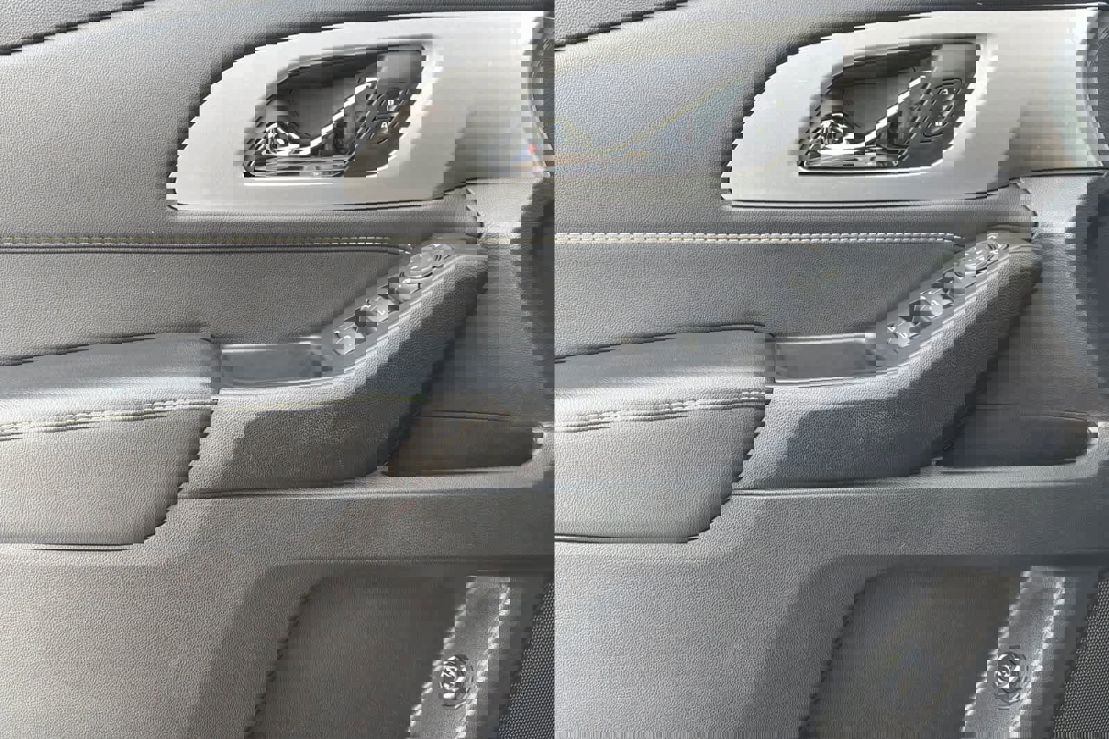 Used 2022 Chevrolet Traverse LT image 12