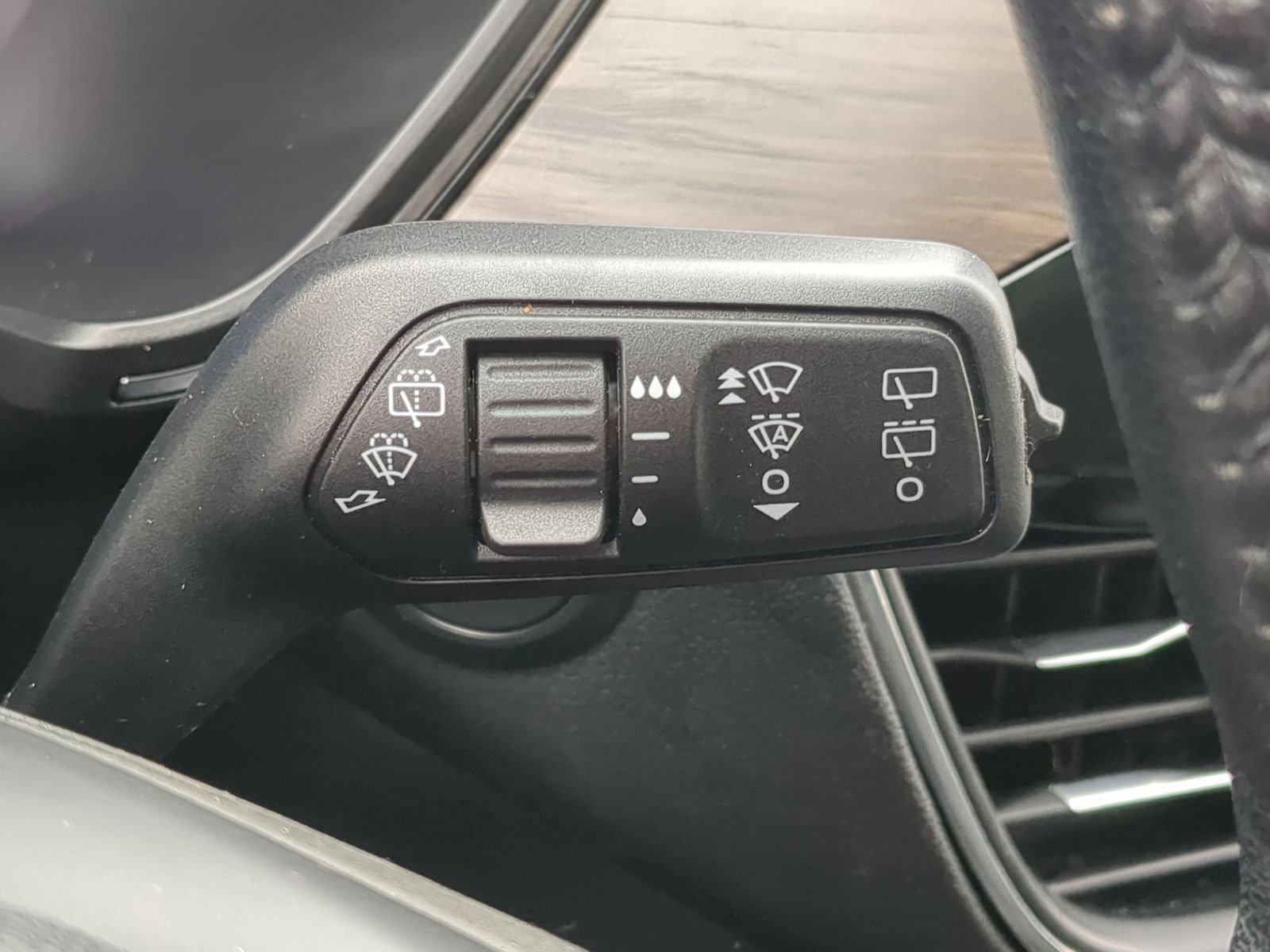 Certified 2020 Ford Escape Titanium image 30