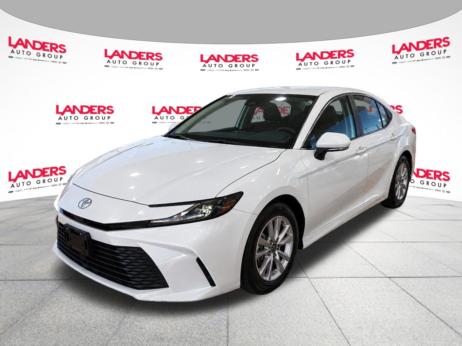 Used 2025 Toyota Camry LE FWD image 1