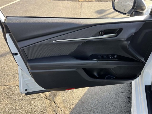 Used 2025 Toyota Camry SE w/ Convenience Package image 12