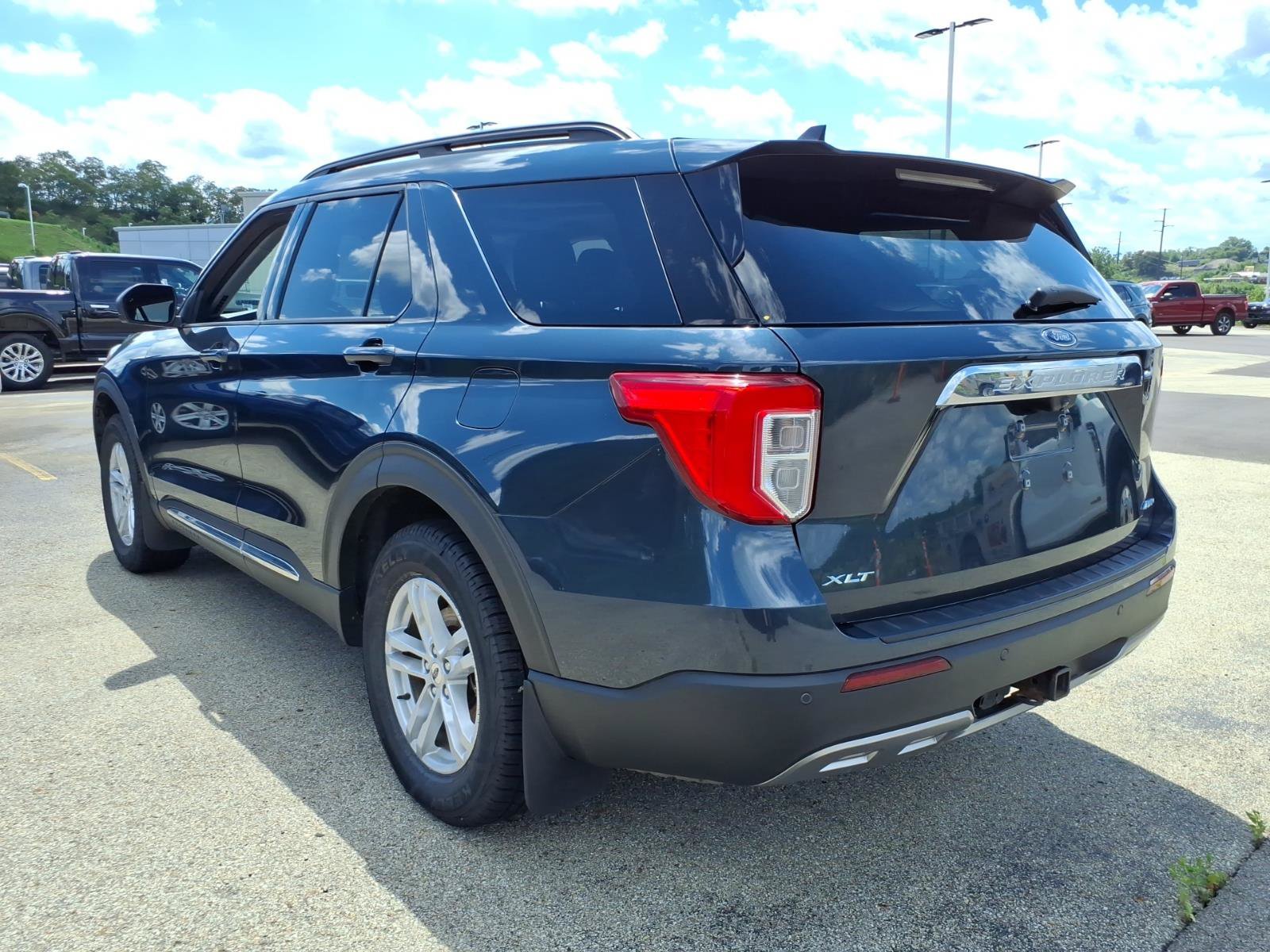 Certified 2022 Ford Explorer XLT w/ Equipment Group 202A AWD/4WD image 4