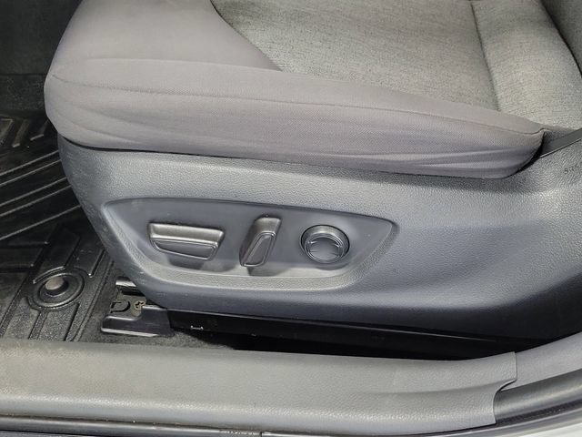 Used 2022 Toyota Camry LE FWD image 9