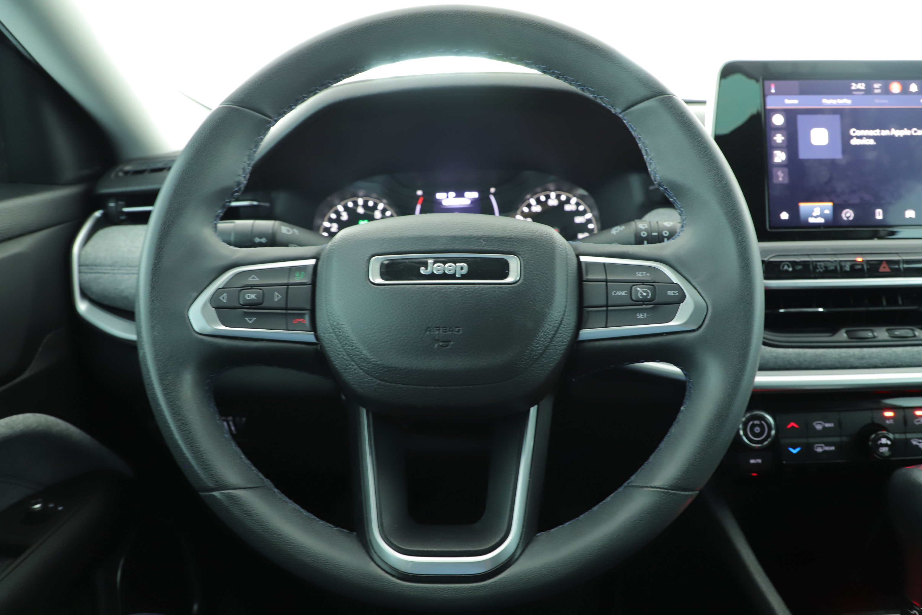 Used 2022 Jeep Compass Latitude FWD image 15