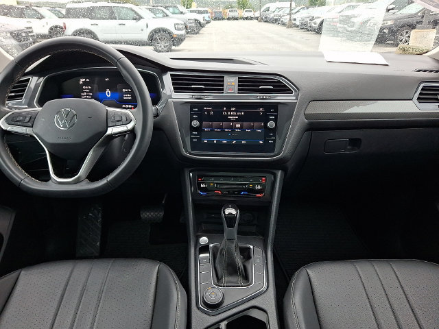 Used 2023 Volkswagen Tiguan SE w/ Panoramic Sunroof Package AWD/4WD image 15