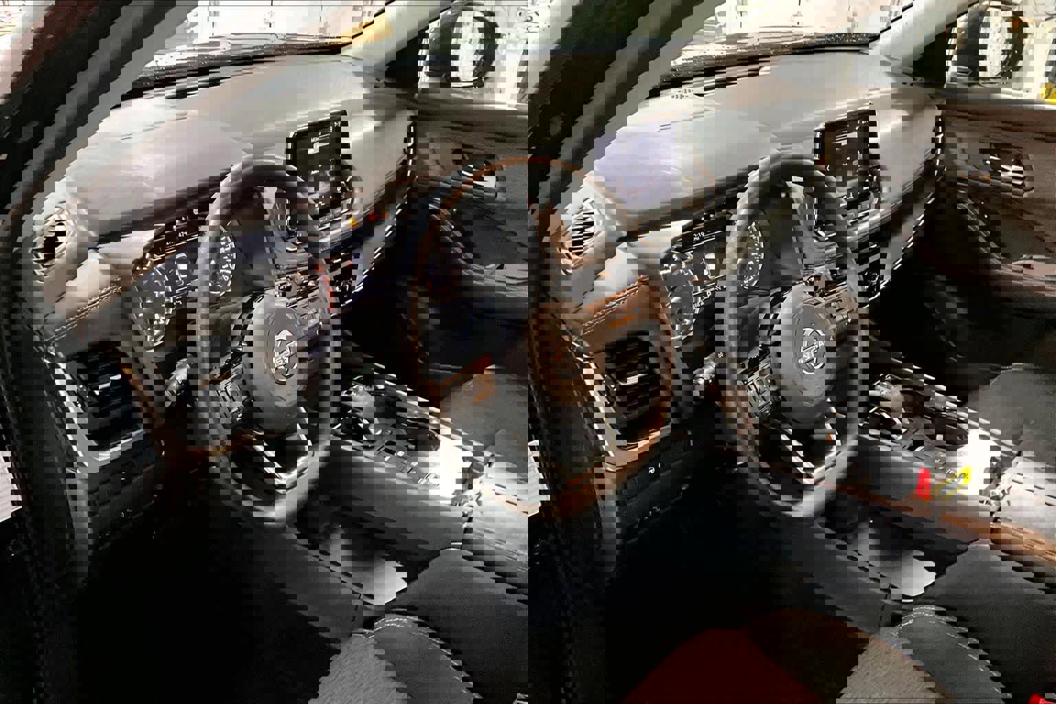 Used 2023 Nissan Rogue SV image 17