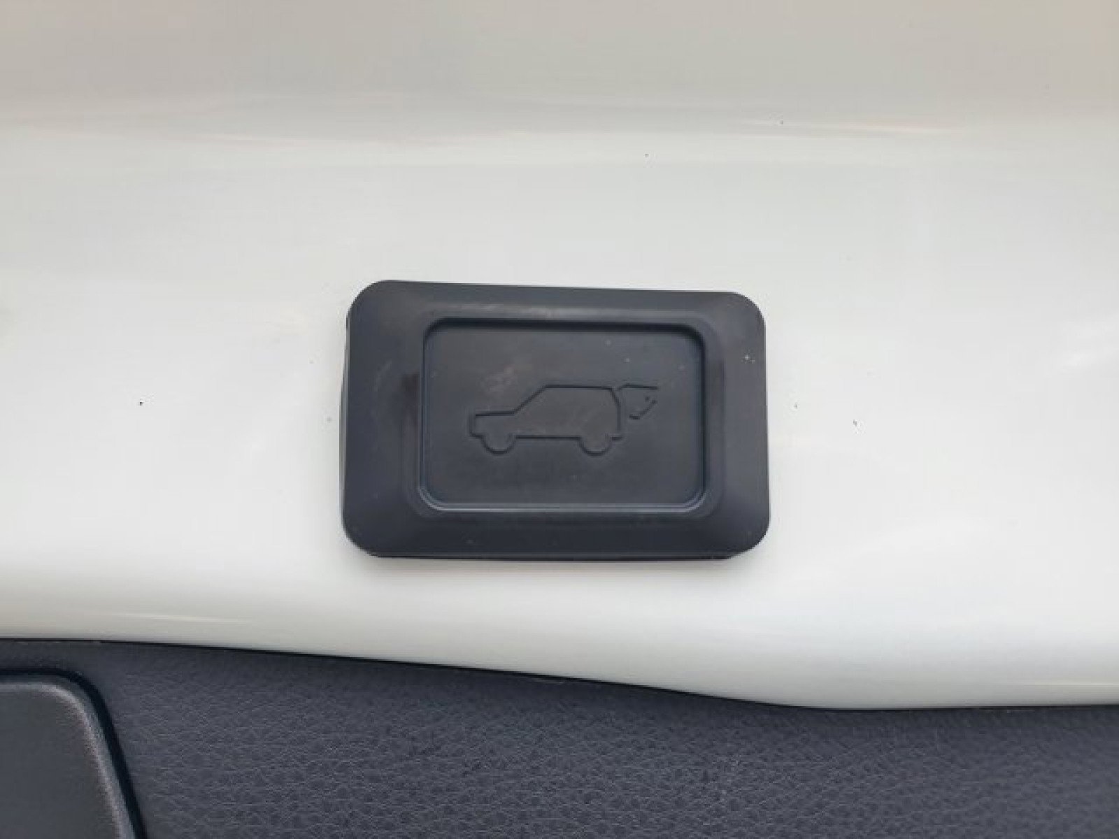 Used 2021 Toyota RAV4 XLE Premium image 9