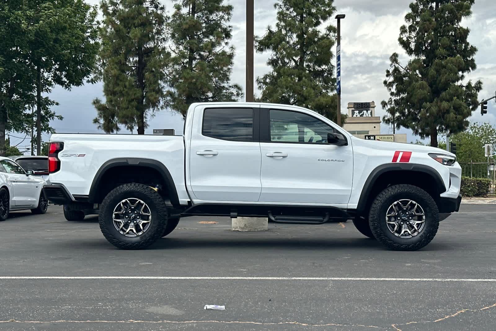 Used 2024 Chevrolet Colorado ZR2 AWD/4WD image 8