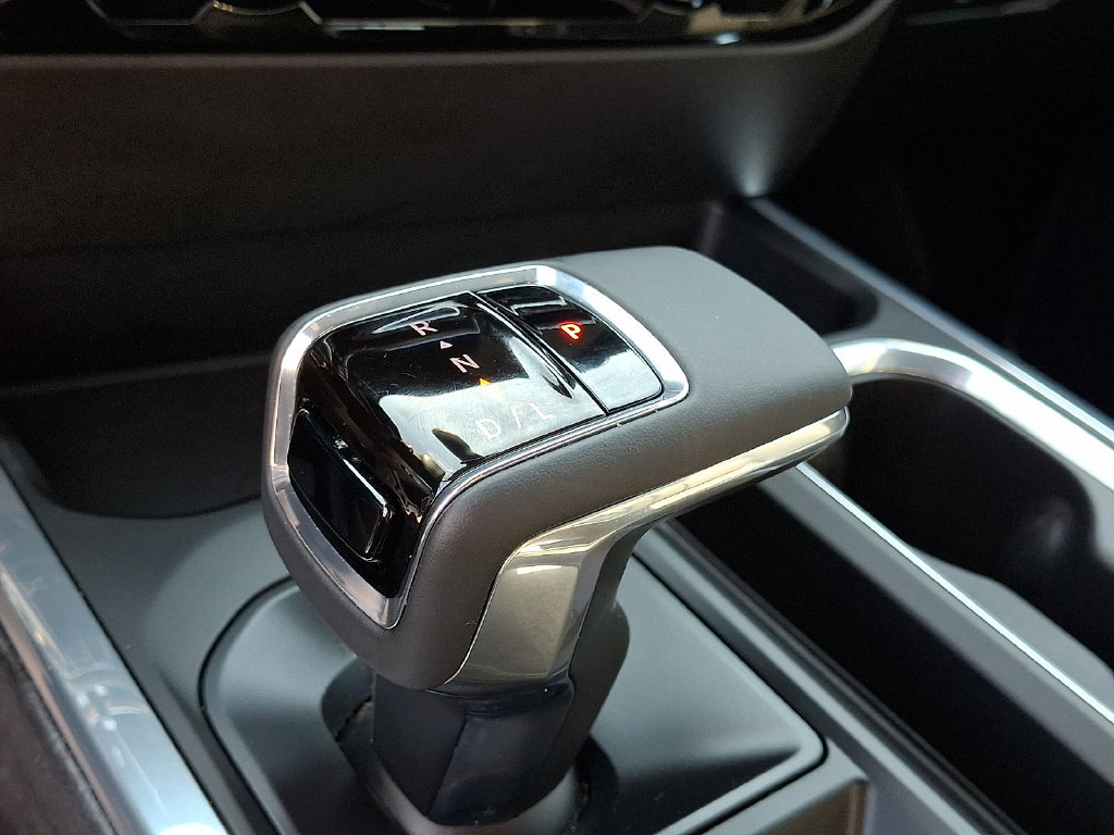 Used 2024 Chevrolet Silverado 1500 LTZ AWD/4WD image 13