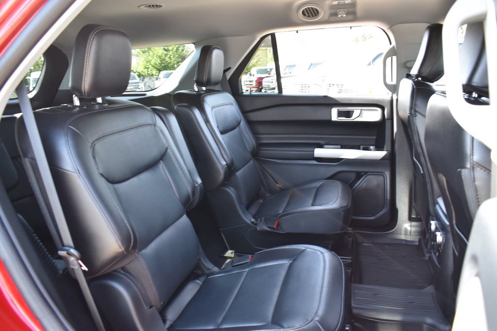 Certified 2024 Ford Explorer Limited w/ Equipment Group 301A AWD/4WD image 32