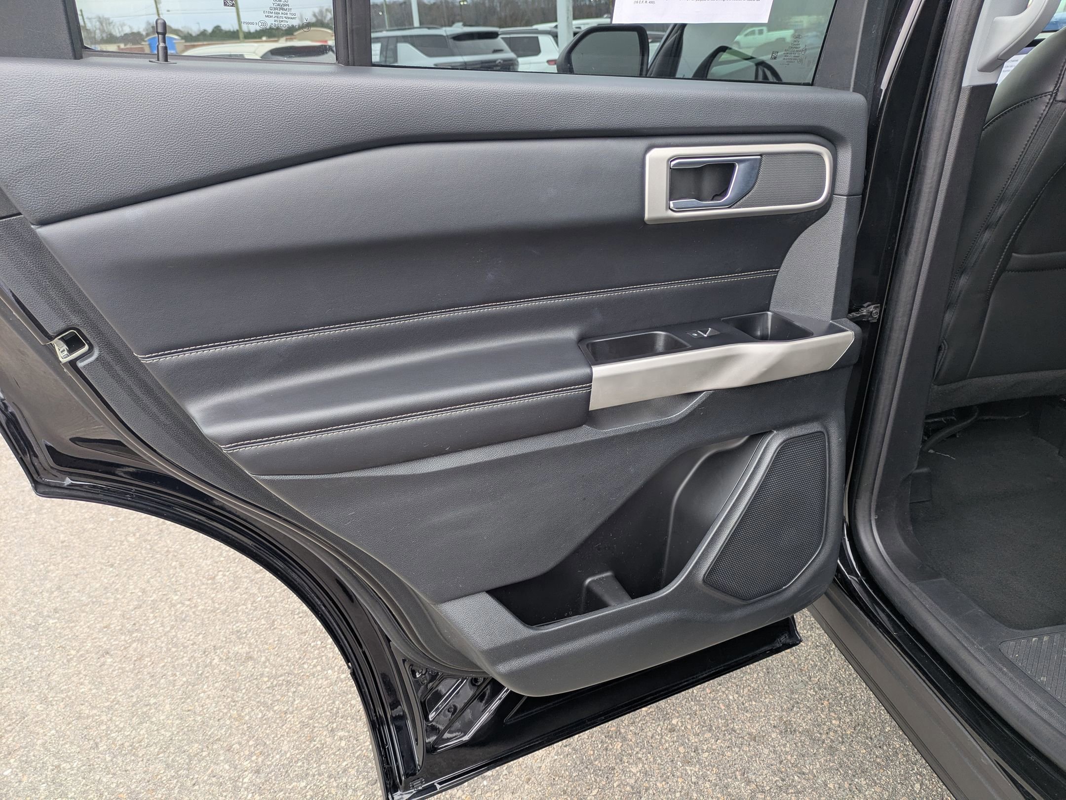 Certified 2022 Ford Explorer XLT w/ Equipment Group 202A image 28