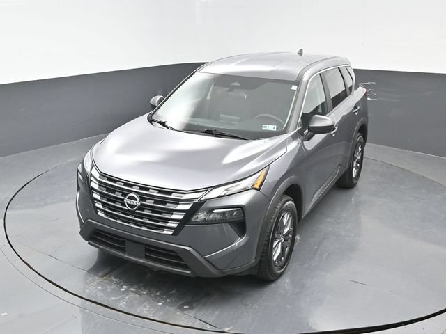Used 2025 Nissan Rogue S AWD/4WD image 17