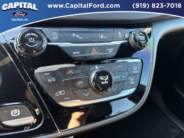 Used 2025 Chrysler Pacifica Select FWD image 28