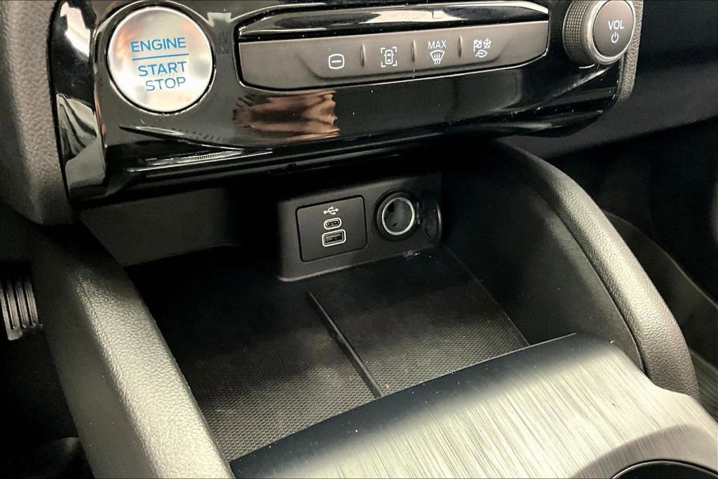 Certified 2025 Ford Escape SE image 32